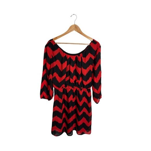 Love Reign Dresses & Skirts - Love Reign Chevron Dress Red Black Size XL Lined Scoop Neck Elastic Waist